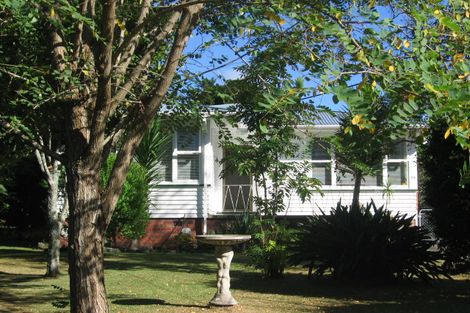 Photo of property in 27 Karaka Street, New Lynn, Auckland, 0600