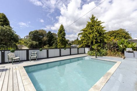 Photo of property in 46 Seaview Road, Marfell, New Plymouth, 4310