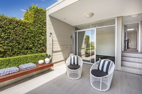 Photo of property in 1/40 Seacliffe Avenue, Belmont, Auckland, 0622