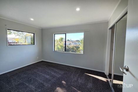Photo of property in 1 Fernhaven Place, Massey, Auckland, 0614