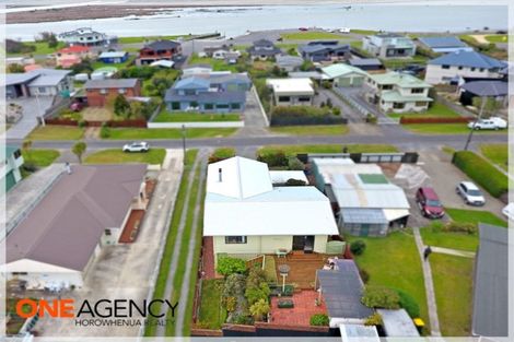 Photo of property in 39 Shortt Street, Foxton Beach, Foxton, 4815