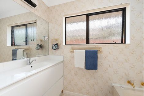 Photo of property in 1 Astrid Court, Awapuni, Palmerston North, 4412