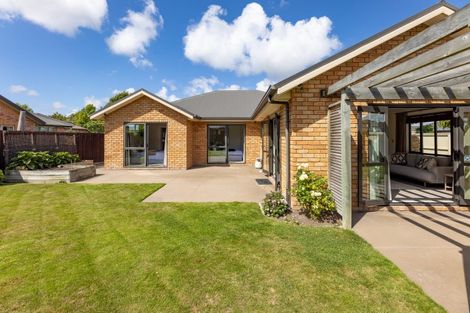 Photo of property in 15 Coolspring Way, Redwood, Christchurch, 8051