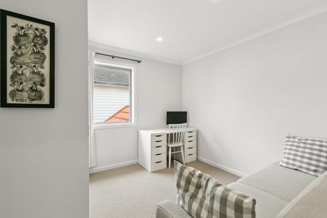 Photo of property in 2/6 The Parade, Island Bay, Wellington, 6023
