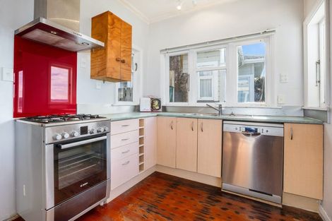 Photo of property in 104 Nicholson Road, Khandallah, Wellington, 6035