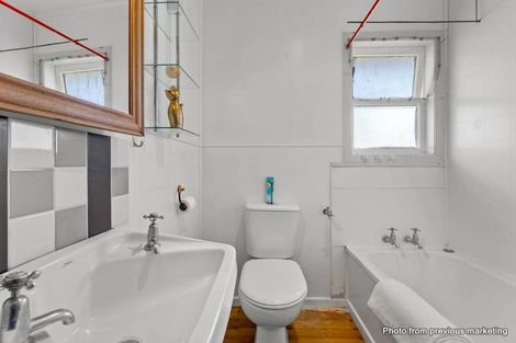 Photo of property in 4 Duncan Avenue, Te Atatu South, Auckland, 0610