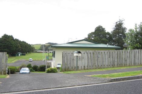 Photo of property in 12 The Glade North, Pukekohe, 2120