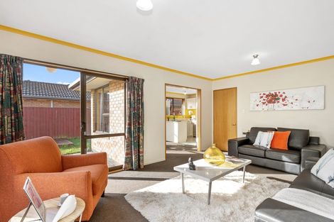 Photo of property in 8a Honeysuckle Place, Northcote, Christchurch, 8052