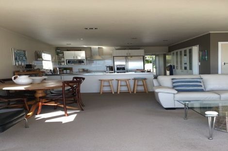 Photo of property in 27 Surf Road, Stanmore Bay, Whangaparaoa, 0932