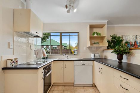 Photo of property in 7 Hibernian Drive, Ranui, Auckland, 0612