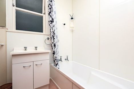 Photo of property in 2/34 Te Aute Road, Havelock North, 4130