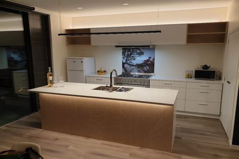 Photo of property in 20 De Val Drive, Titirangi, Auckland, 0604