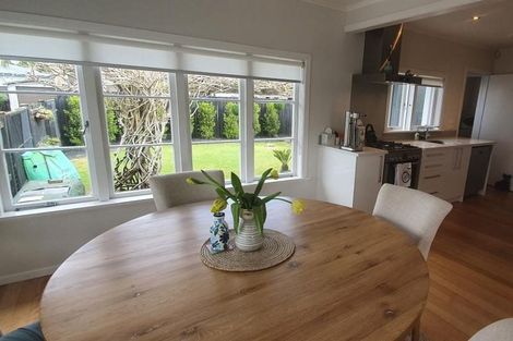 Photo of property in 6 Yeovil Road, Te Atatu Peninsula, Auckland, 0610