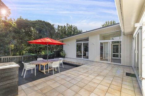 Photo of property in 100 Larsen Crescent, Tawa, Wellington, 5028