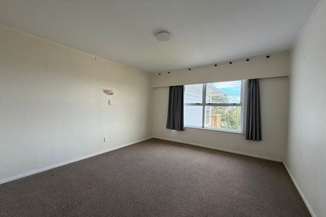 Photo of property in 27 Chivalry Road, Glenfield, Auckland, 0629