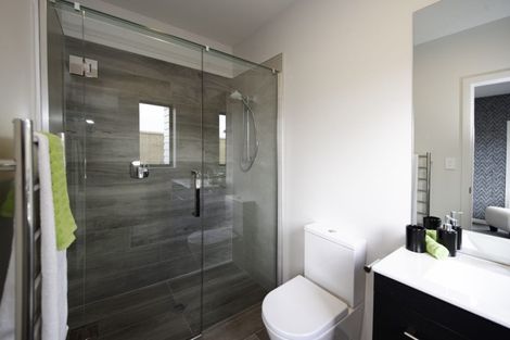 Photo of property in 17 Papa Orchard Drive, Kumeu, 0810