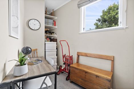 Photo of property in 32 Redwood Avenue, Tawa, Wellington, 5028