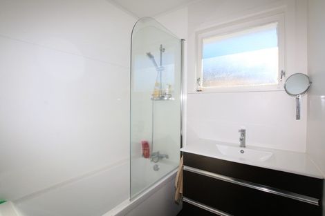 Photo of property in 2/53 Lancaster Road, Beach Haven, Auckland, 0626