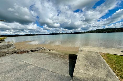 Photo of property in 62 The Terrace, Herald Island, Auckland, 0618