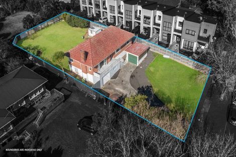 Photo of property in 23 Humphrey Kemp Avenue, Henderson, Auckland, 0612