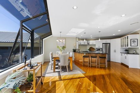 Photo of property in 92 Govett Avenue, Frankleigh Park, New Plymouth, 4310