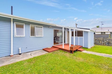 Photo of property in 23 Greenaway Road, Waikanae, 5036
