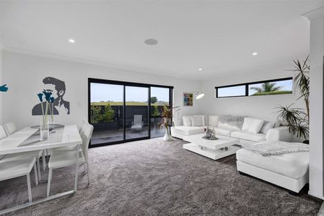 Photo of property in 17 Wentworth Lane, Waiwhakaiho, New Plymouth, 4312