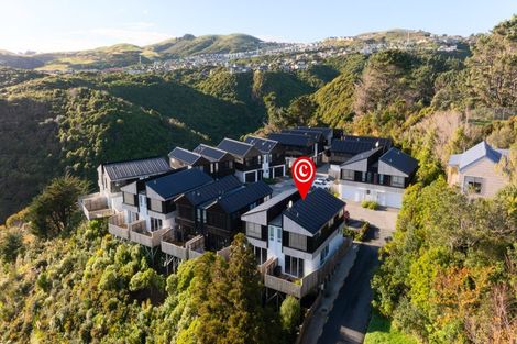Photo of property in 1/6 Bushland Grove, Paparangi, Wellington, 6037
