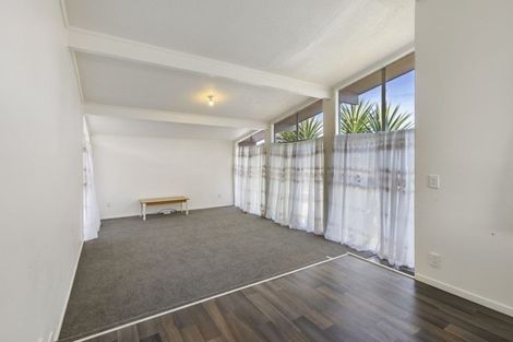 Photo of property in 328 Roscommon Road, Clendon Park, Auckland, 2103