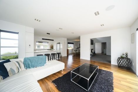 Photo of property in 2 Chestnut Close, Kelvin Grove, Palmerston North, 4414