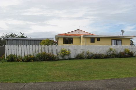 Photo of property in 17 Court Town Close, Mangere, Auckland, 2022