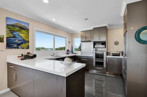 Photo of property in 1 Catherine Crescent, Moturoa, New Plymouth, 4310