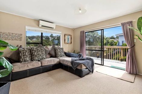 Photo of property in 1/111 Spinella Drive, Bayview, Auckland, 0629