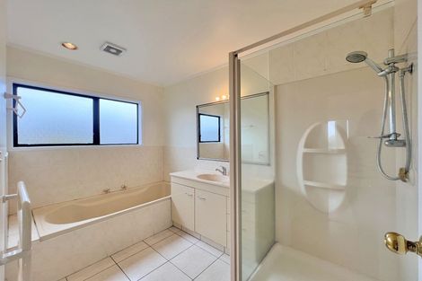 Photo of property in 20b Kallaroo Place, Botany Downs, Auckland, 2010