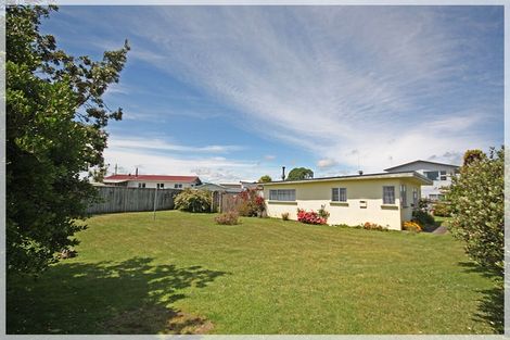 Photo of property in 33 Shortt Street, Foxton Beach, Foxton, 4815
