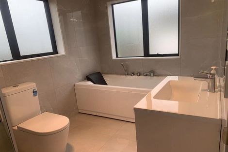 Photo of property in 98 Cardiff Road, Pakuranga, Auckland, 2010