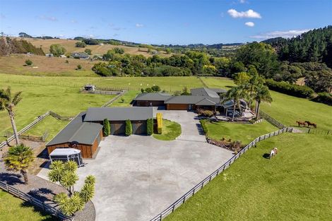 Photo of property in 883 Peak Road, Helensville, 0875
