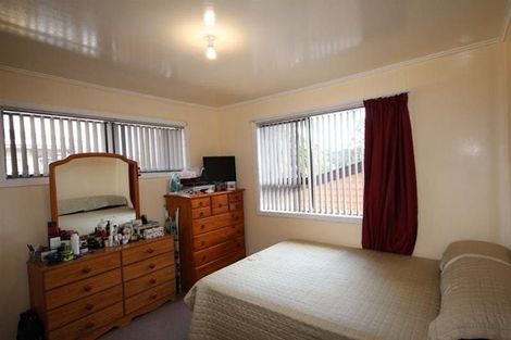 Photo of property in 16 Coburg Street, Henderson, Auckland, 0612