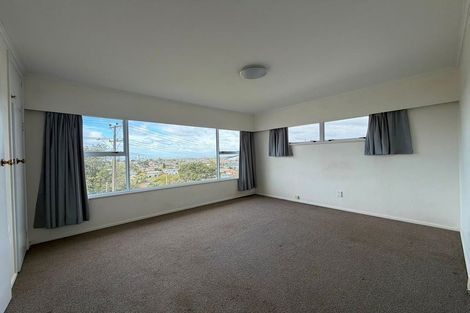 Photo of property in 27 Chivalry Road, Glenfield, Auckland, 0629