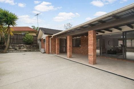 Photo of property in 8 Carisbrook Crescent, Papakura, 2110