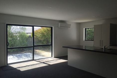 Photo of property in 4a Royal Park Drive, Parklands, Christchurch, 8083