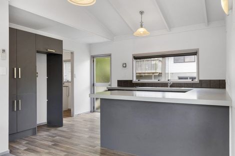 Photo of property in 32 Tremaine Avenue, Two Mile Bay, Taupo, 3330