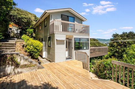 Photo of property in 4 Kahu Road, Paremata, Porirua, 5024