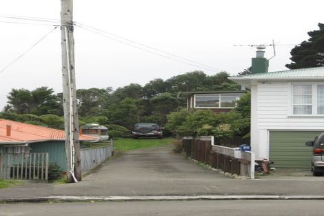 Photo of property in 51 Turville Crescent, Newlands, Wellington, 6037