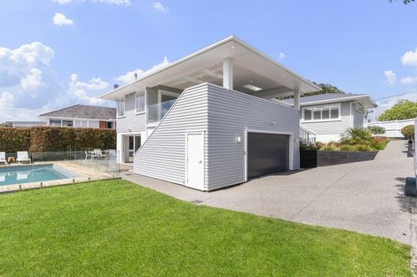 Photo of property in 87 Sylvan Avenue, Northcote, Auckland, 0627