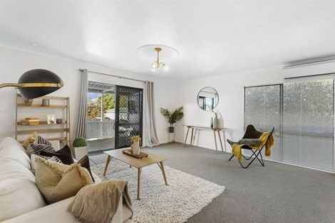 Photo of property in 1/2 Graham Avenue, Te Atatu Peninsula, Auckland, 0610