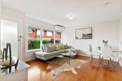 Photo of property in 2/34 Pupuke Road, Takapuna, Auckland, 0622