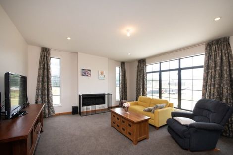 Photo of property in 51 Tutakarae Road, Kelvin Grove, Palmerston North, 4470