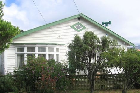 Photo of property in 32 Tanera Crescent, Brooklyn, Wellington, 6021