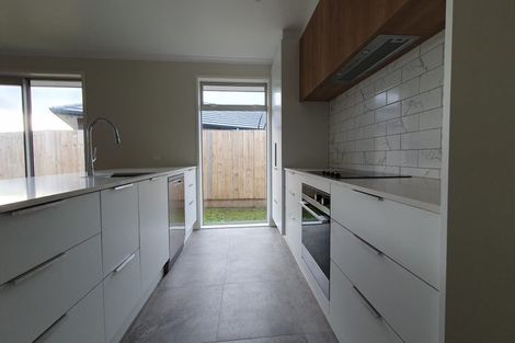 Photo of property in 15 Ocean View Rise, Ruakaka, 0116